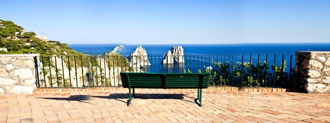 FX Mayr Kur Feriendestination - Capri ist eine blühende Insel mit weißen Gebäuden, die einen schönen Kontrast zum tiefen Blau des Meeres bilden. Die durchschnittlichen Frühlings- und Herbsttemperaturen liegen bei etwa 14°-16°C, die besten Reisemonate sind April, Mai, Juni, September und Oktober. Auch in den Wintermonaten sorgt das milde Klima für Wohlbefinden und eine üppige Vegetation. Die beliebtesten Orte für Capri Ferien, locken mit besten Angebote für Hotels und Ferienunterkünfte mit Werbeaktionen, Rabatten, Sonderangebote für Capri Urlaub buchen.