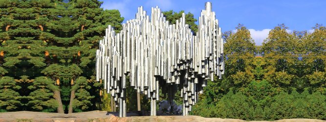 Trip FX Mayr Kur Reisetipps - Sibelius Monument in Helsinki, Finnland. Wie stilisierte Orgelpfeifen, verblüfft die abstrakt kühne Optik dieser Skulptur und symbolisiert das kreative künstlerische Musikschaffen des weltberühmten finnischen Komponisten Jean Sibelius. Das imposante Denkmal liegt in einem wunderschönen Park. Der als „Johann Julius Christian Sibelius“ geborene Jean Sibelius ist für die Finnen eine äußerst wichtige Person und gilt als Ikone der finnischen Musik. Die bekanntesten Werke des freischaffenden Komponisten sind Symphonie 1-7, Kullervo und Violinkonzert. Unzählige Besucher aus nah und fern kommen in den Park, um eines der meistfotografierten Denkmäler Finnlands zu sehen.