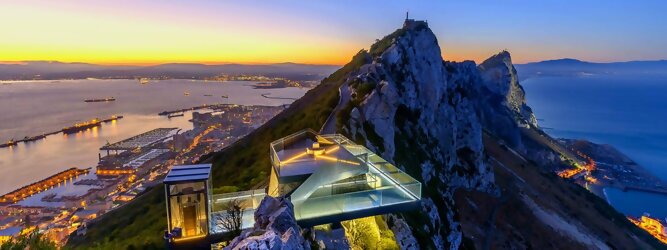Trip FX Mayr Kur Reisetipps - Ein ehemaliger militärischer Aussichtspunkt, der in eine hochmoderne Glasplattform und einen Gehweg umgewandelt wurde, der einen unvergleichlichen Blick über das Mittelmeer bietet. Ein ununterbrochener 360º-Panorama-Aussichtspunkt, der so spektakulär ist wie nirgendwo sonst auf der Welt. Betreten Sie die 360-Grad-Umgebung und bekommen Sie ein Gefühl für die Freiheit und die Heiterkeit, die Sie beim Skywalk erleben werden. Die Militärgeschichte Gibraltars während des Zweiten Weltkriegs veranschaulicht Gibraltars Position als britische Festung seit dem frühen 18. Während des Zweiten Weltkriegs spielte Gibraltar eine wichtige Rolle sowohl im Atlantic Theatre als auch im Mediterranean Theatre und kontrollierte praktisch den gesamten Seeverkehr in und aus dem Mittelmeer vom Atlantischen Ozean.